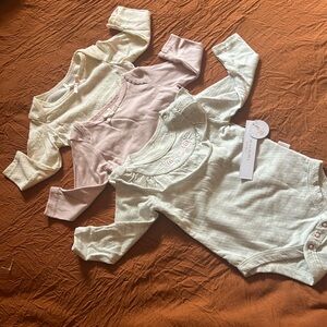 NWT 3 piece long sleeve onesie set tahari baby